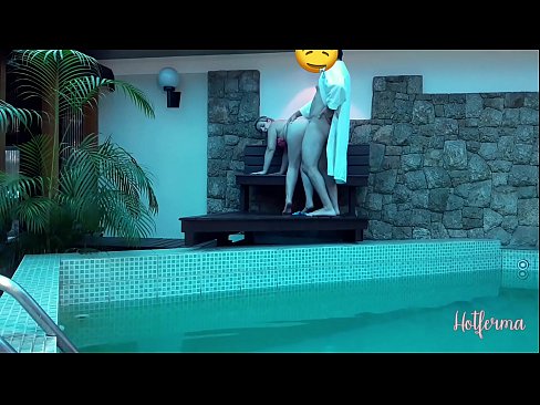 ❤️ Bulla ancillam ad piscinam invitat, sed fervido resistere non potuit Beautiful porn at la.xlxxporno.ru